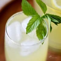 Fresh Lemonade with Mint