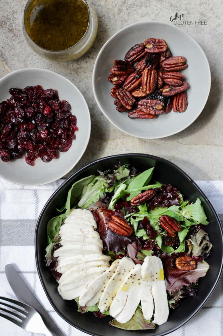 Cranberry salad with chicken and pecans