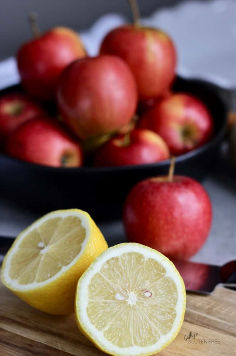 half lemons with apples
