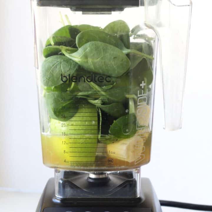 spinach leaves, green apple, banana chunks, apple juice in jar of Blendtec blender
